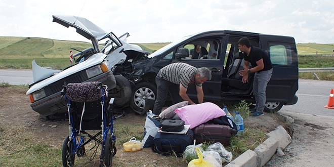 Başkentte otomobiller çarpıştı: 6 yaralı