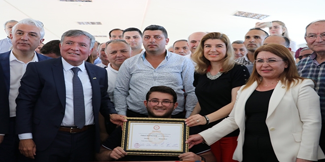 Honaz Belediye Başkanı Kepenek mazbatasını aldı