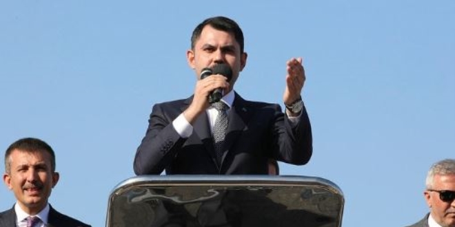 Bakan Kurum, toplu konut mağdurlarıyla görüştü