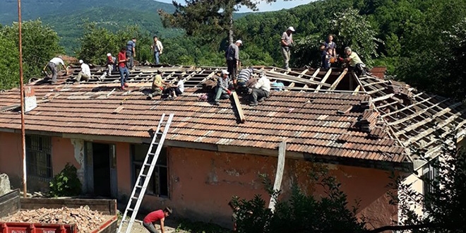 Köy halkı tarihi okula sahip çıkıyor