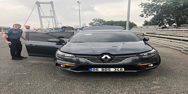 Trafikte makas atan şahsı polis lastiklerine ateş açarak durdurdu