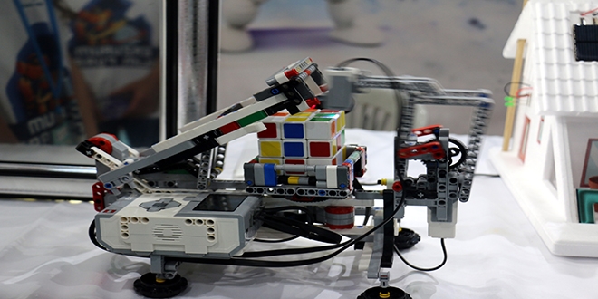 Bilim fuarnn al robotun verdii makasla yapld