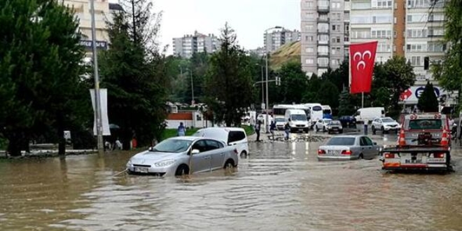 Başkent'te şiddetli yağış etkili oldu