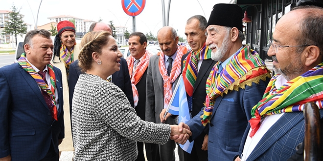 Uşak Valisi Kocabıyık Yörükleri sevindirdi