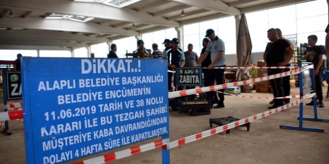 Müşteriye kaba davranan pazarcının tezgahı kapatıldı