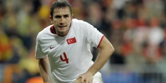 Emre Aşık, kendisini FETÖ'yle suçlayan eşine dava açtı