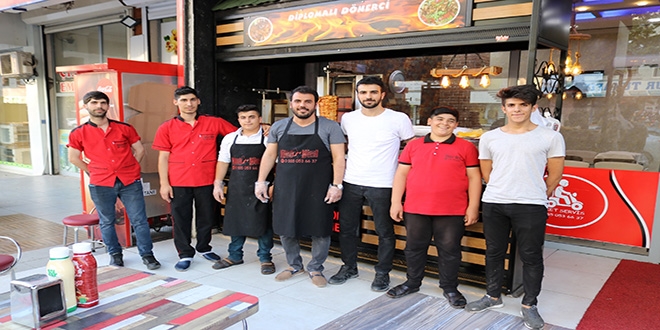 İş bulamayan mühendis 'diplomalı' dönerci dükkanı açtı