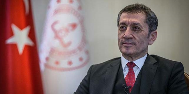 Bakan Selçuk'tan öğrencilere 'iyi tatiller' videosu