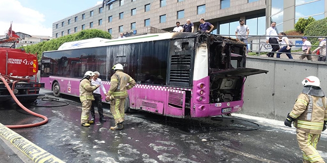 Seyir halindeki belediye otobüsünde yangın