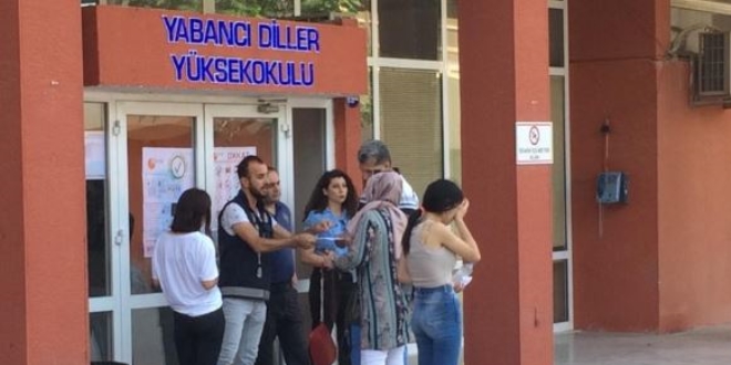 YKS sınavına geç kalınca gözyaşlarına boğuldu