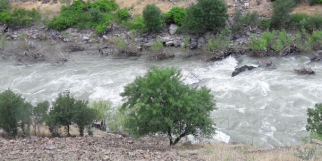 11 yandaki ocuu kurtarmaya alrken bouldu