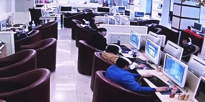 Gençlerin günde ortalama 2 saat 13 dakikası internette geçiyor