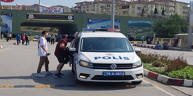 Sınava cezaevi ring aracı ve polis otosuyla yetiştiler