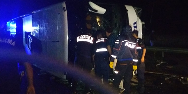 Yozgat'ta otobs devrildi: 13 yaral