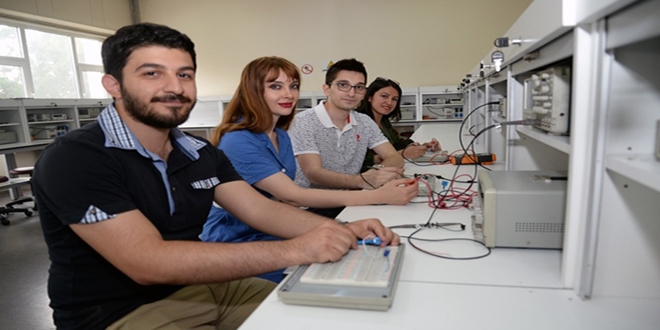 Aylık 4 bin 500 lira bursla staja başladılar