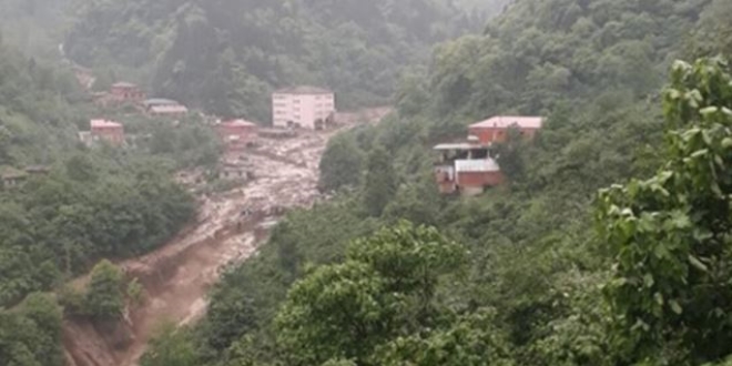 Trabzon'daki selde 2 kişi öldü, 8 kişi aranıyor
