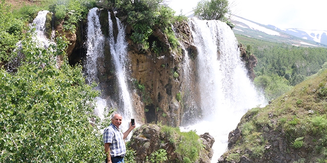 Konarlı Şelalesi doğal güzelliğiyle büyülüyor
