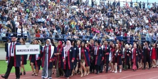 Karabk niversitesi'nin ikiz hemireleri  mezun oldu