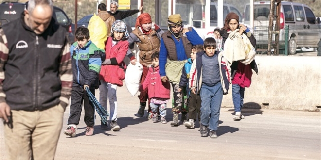 Bayram lkesinde geiren Suriyelilerden 5 bini Trkiye'ye dnd