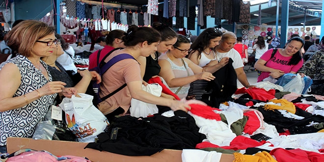 Edirne'de komşu ülkelerden gelen turist yoğunluğu