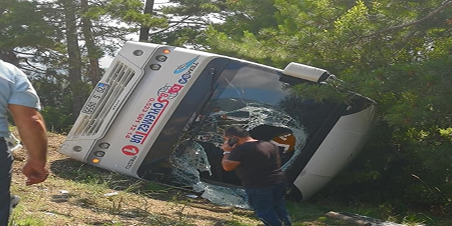 Öğretmenleri taşıyan servis devrildi: 17 yaralı