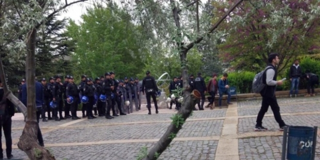 İzmir'de LGBTİ yürüyüşüne polis müdahalesi