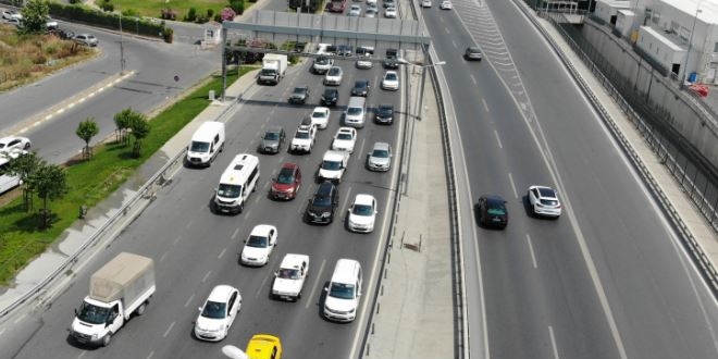 Vatandaşlar oylarını kullanıp yollara düştü