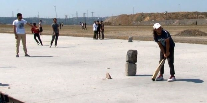 İstanbullu seçime gitti, onlar 'kriket' oynadı