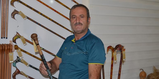 Ceviz ağacından yapıyor, 300 bin TL'ye satıyor!