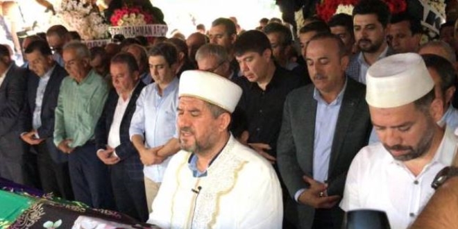 Menderes Türel'in annesi toprağa verildi