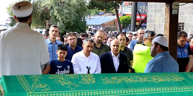 Polis babanın evlat acısı