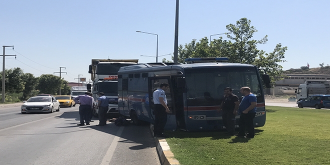 Denizli'de cezaevi aracı kaza yaptı