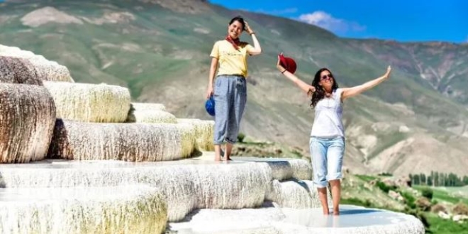 Herkes burayı Pamukkale sanıyor ama burası Van