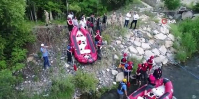 Vali Memiş'in kano ve rafting keyfi havadan görüntülendi