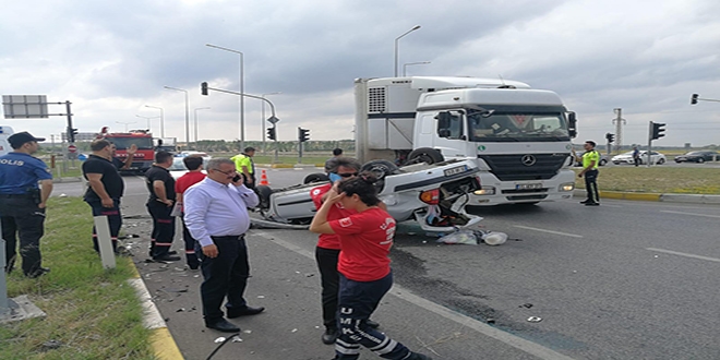 Kazada yaralananlarn yardmna vali ve salk mdr kotu