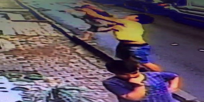 Pencereden den bebei havada yakalad