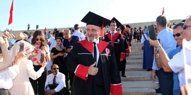 Emekli albay 50 yaşında doktor oldu