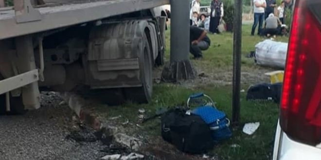 Hatay'da yolcu otobüsü tırla çarpıştı: 7 yaralı
