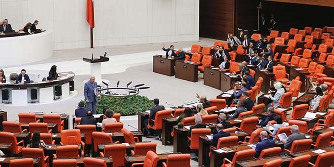 Sözleşmeli personele 3+1 teklifi TBMM'den geçti