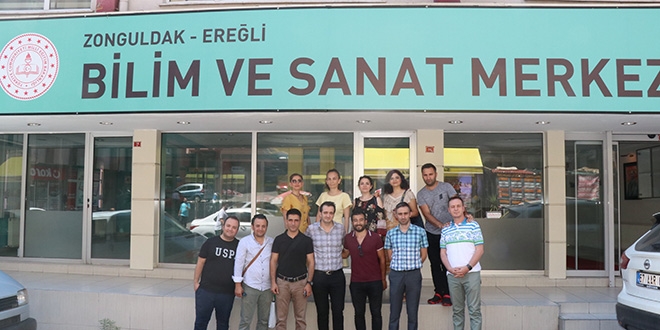 Tiyatro oynadılar geliriyle sınıf yaptırdılar