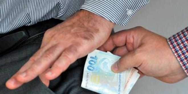 300 bin lira rüşvet isteyen öğretim görevlisi suçüstü yakalandı