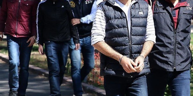 zmir merkezli 18 ildeki FET soruturmasnda 19 tutuklama