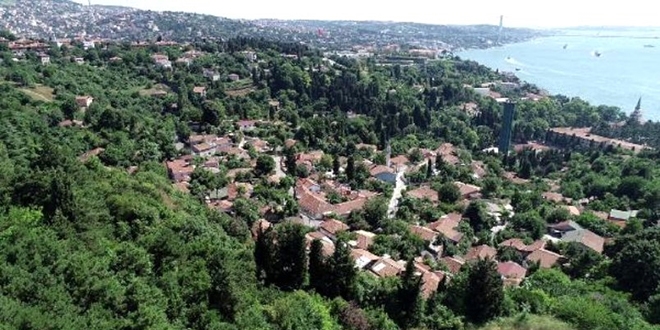 İstanbul Boğazı'nın yanı başında köy hayatı yaşıyorlar