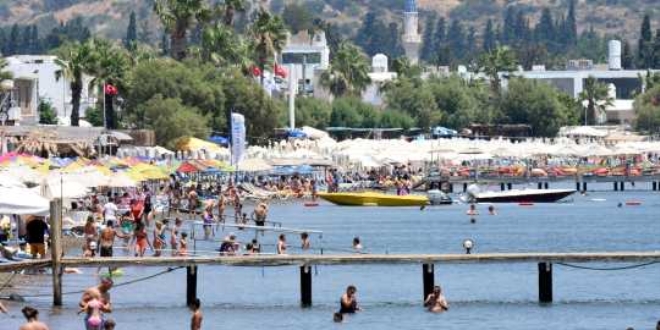 Turizm merkezlerindeki plajlarda yoğunluk