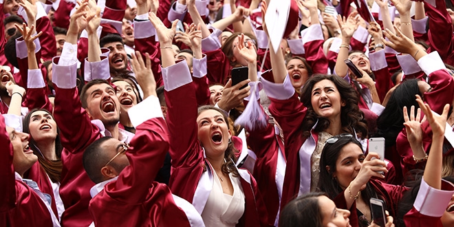 8 bin öğrenci kep attı