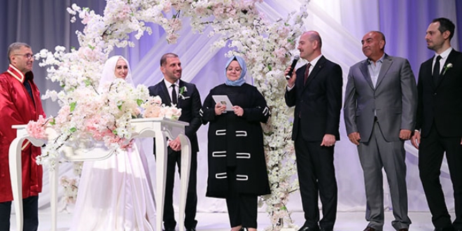 Bakanlar Selçuk ve Soylu nikah şahidi oldu