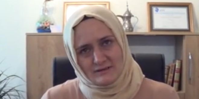Evlendikten sonra hukuk fakültesini bitirdi, çocuklarıyla avukatlık bürosu açtı