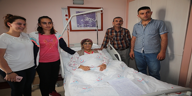 Erzurum'da doktorlar bağırsaktan mide yaptı