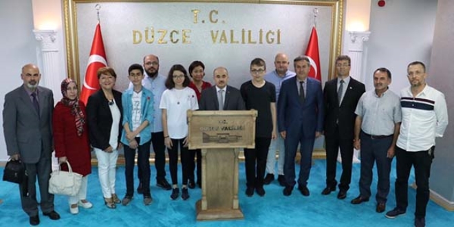 Vali LYS şampiyonlarını ödüllendirdi