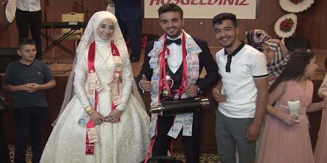 Damada arkadaşları egzoz ve çelik jant taktı